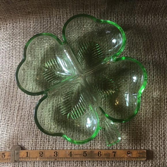 Rare Vintage Large Shamrock / Four Leaf Clover Green Glass Dish - Picture 2 of 6